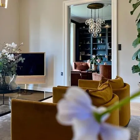 Luxury Villa - Exceptional Location In City Center With Free Parking Willa *